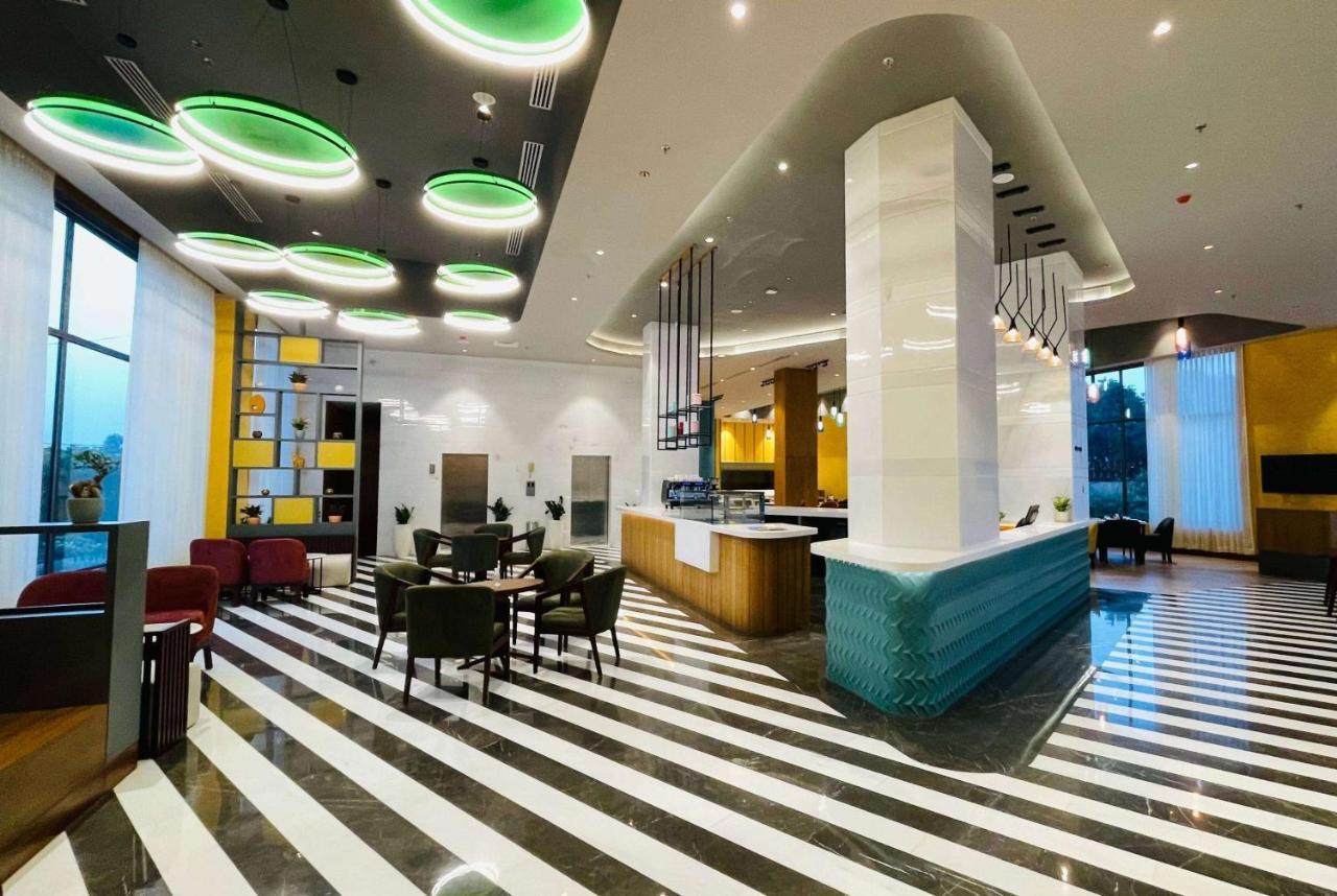 Ramada Encore By Wyndham Amritsar Airport Esterno foto