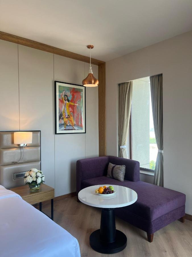 Ramada Encore By Wyndham Amritsar Airport Esterno foto
