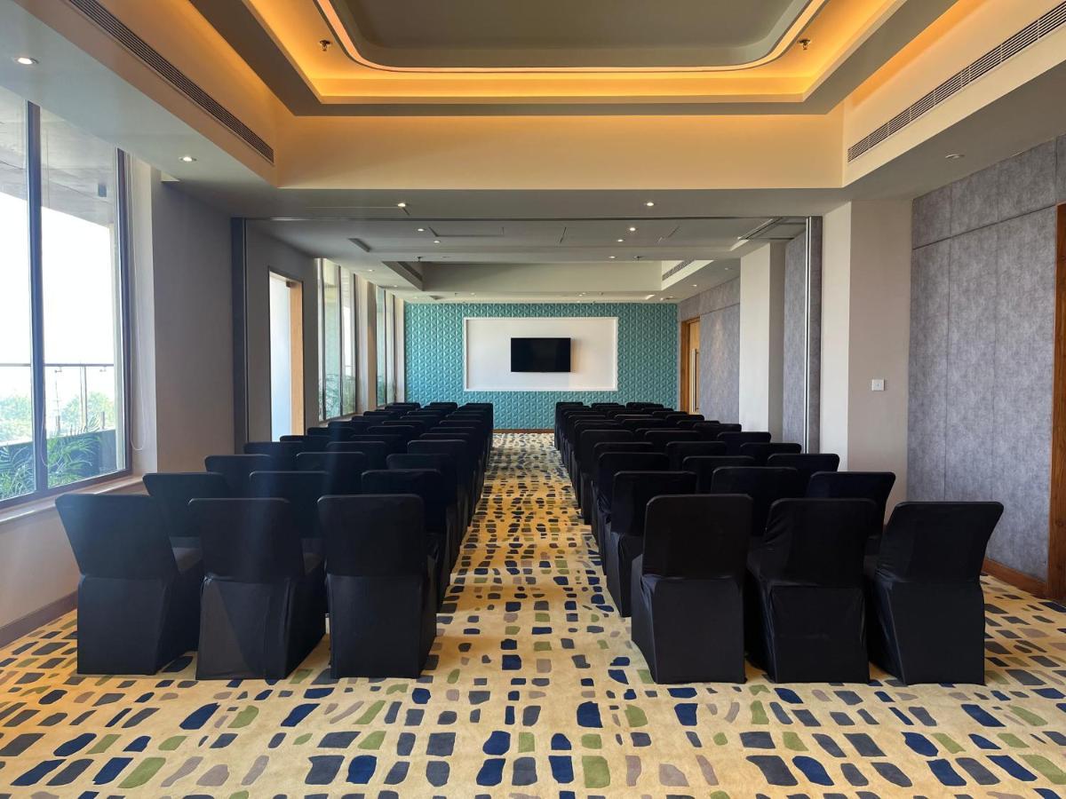 Ramada Encore By Wyndham Amritsar Airport Esterno foto