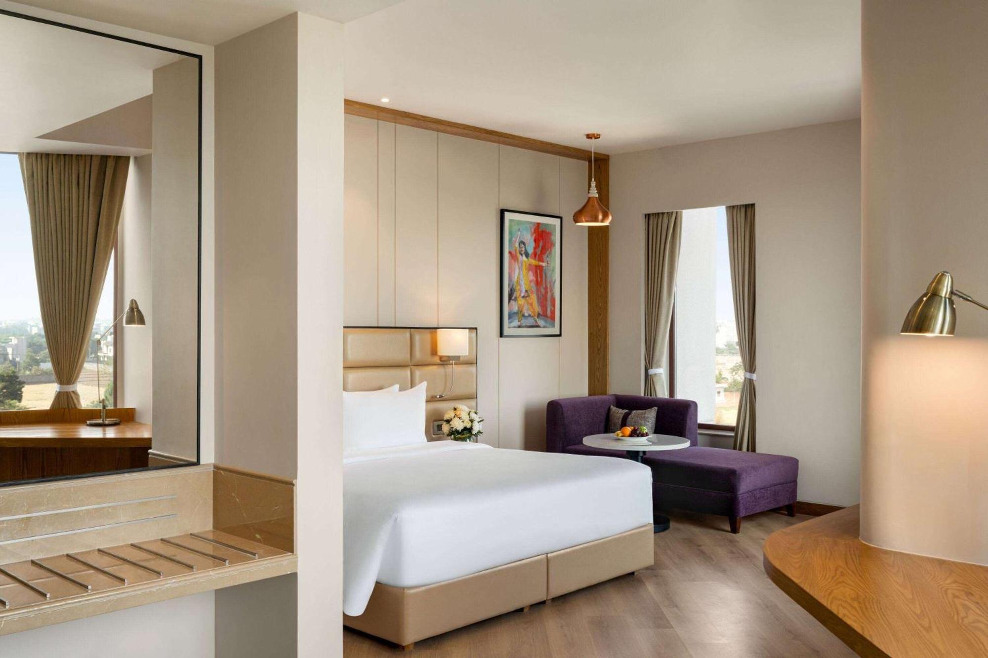 Ramada Encore By Wyndham Amritsar Airport Esterno foto