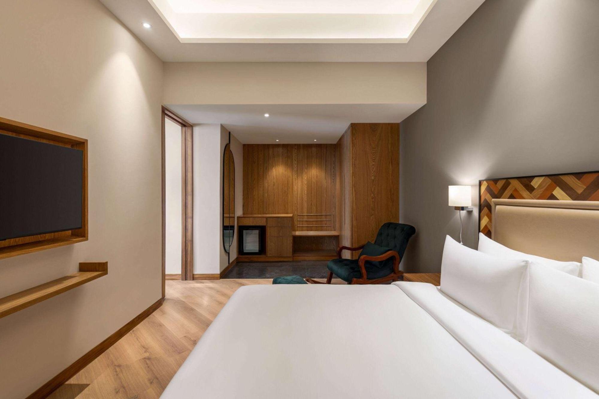 Ramada Encore By Wyndham Amritsar Airport Esterno foto