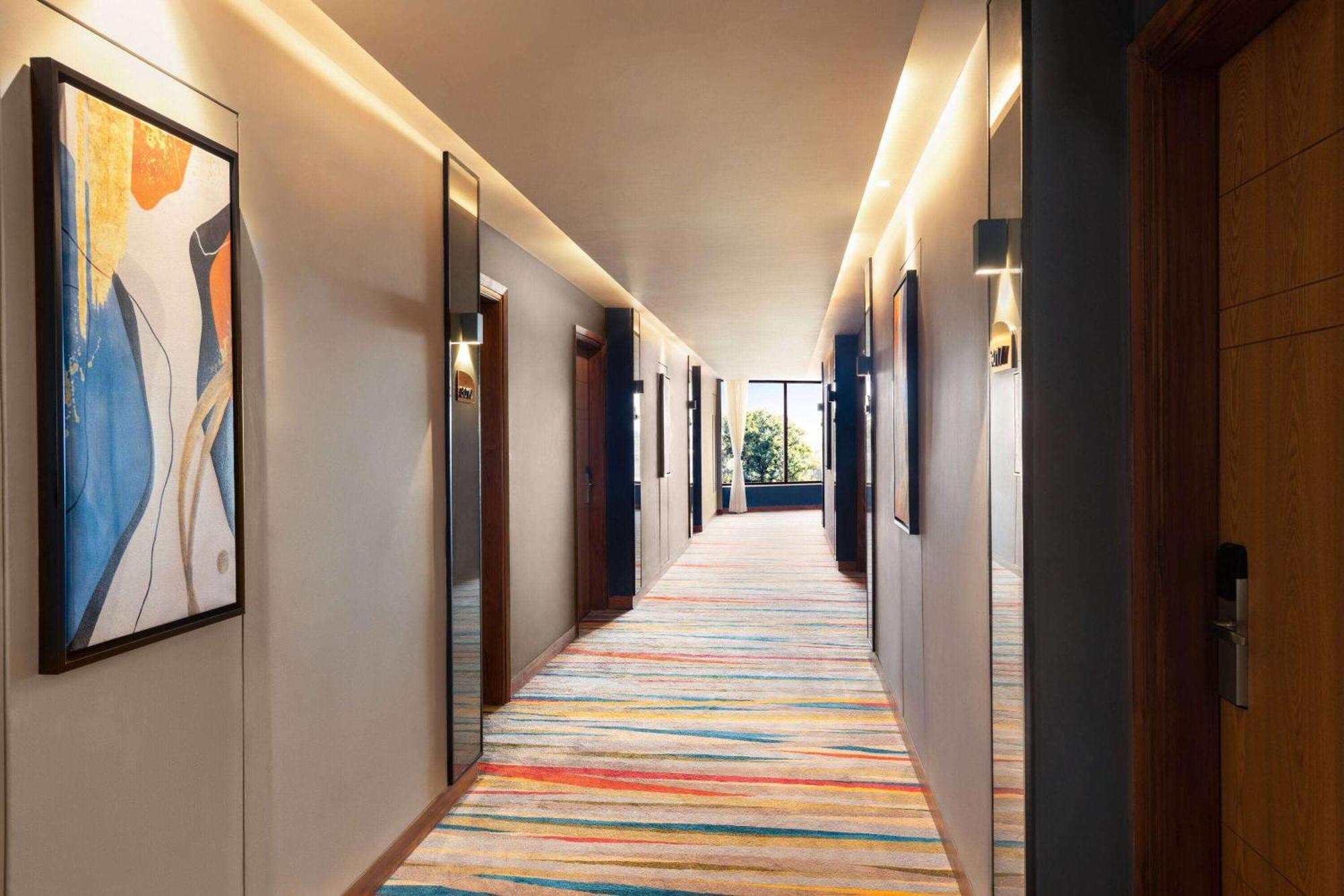 Ramada Encore By Wyndham Amritsar Airport Esterno foto