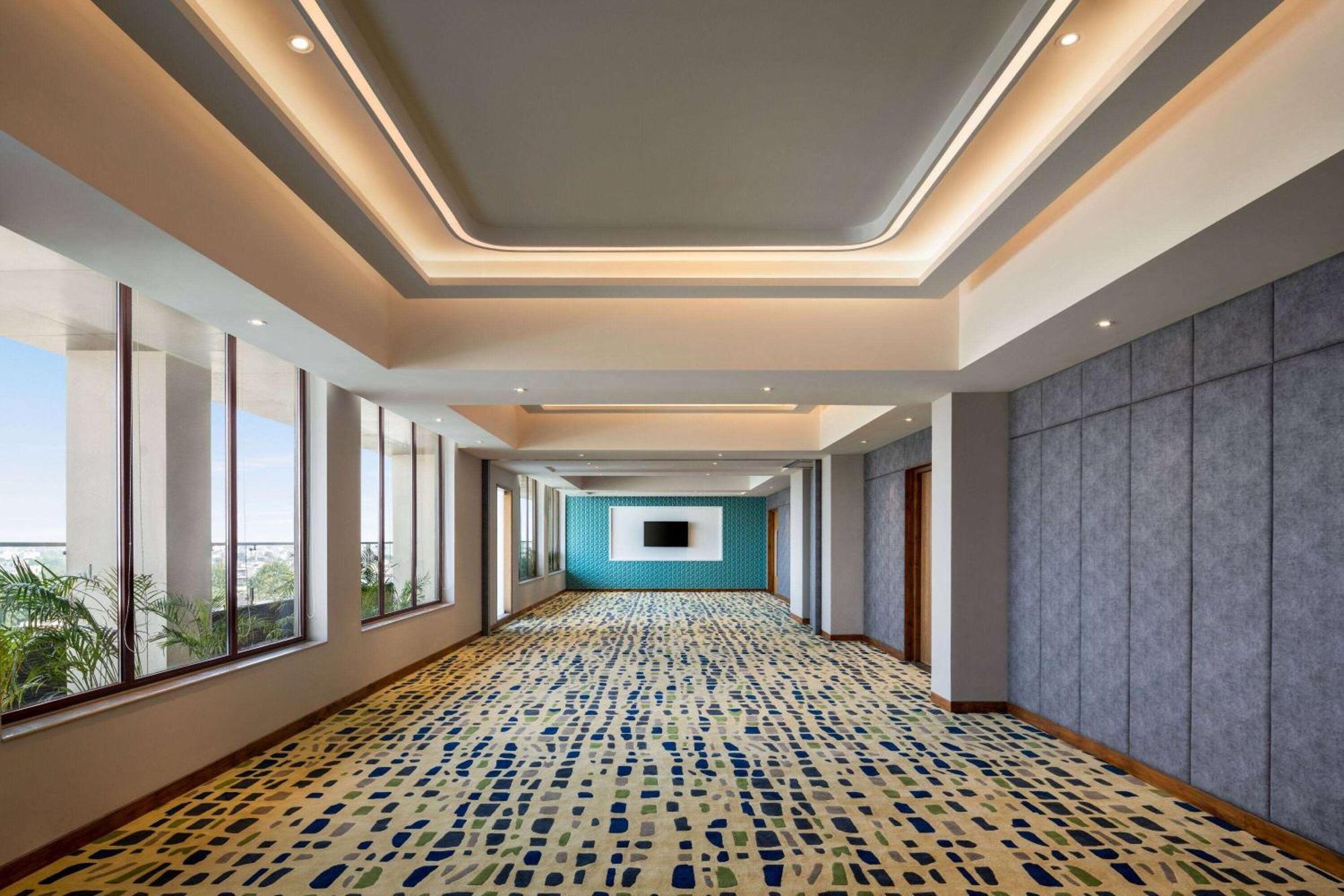 Ramada Encore By Wyndham Amritsar Airport Esterno foto