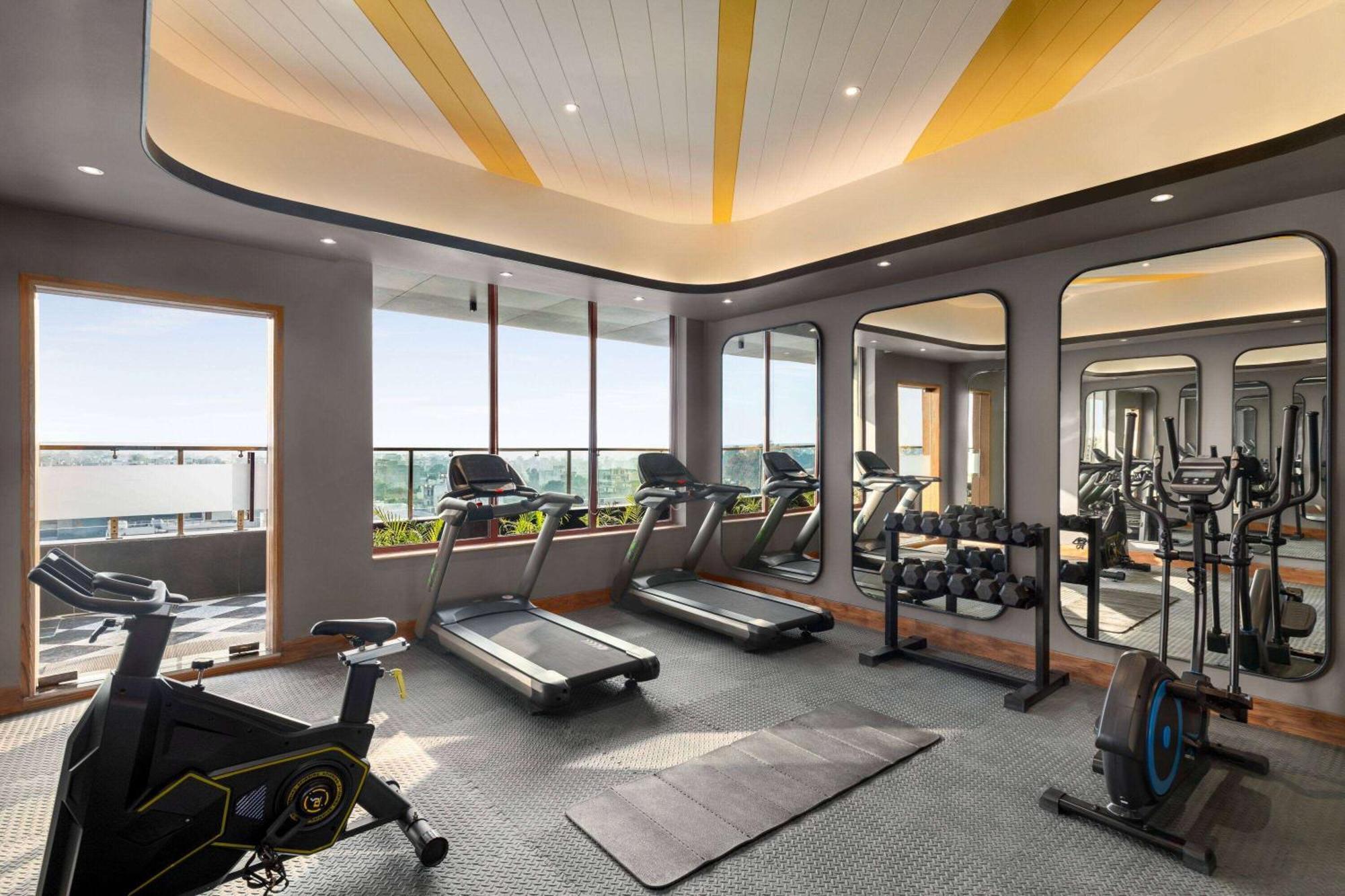 Ramada Encore By Wyndham Amritsar Airport Esterno foto