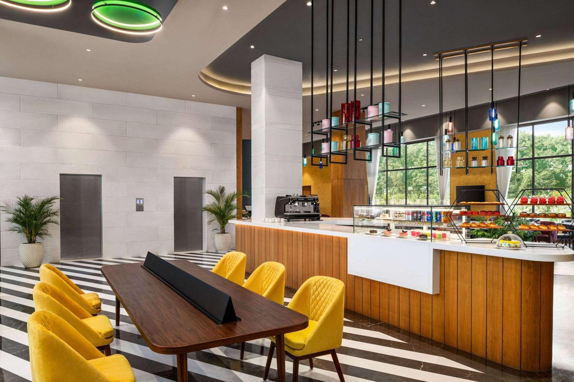 Ramada Encore By Wyndham Amritsar Airport Esterno foto