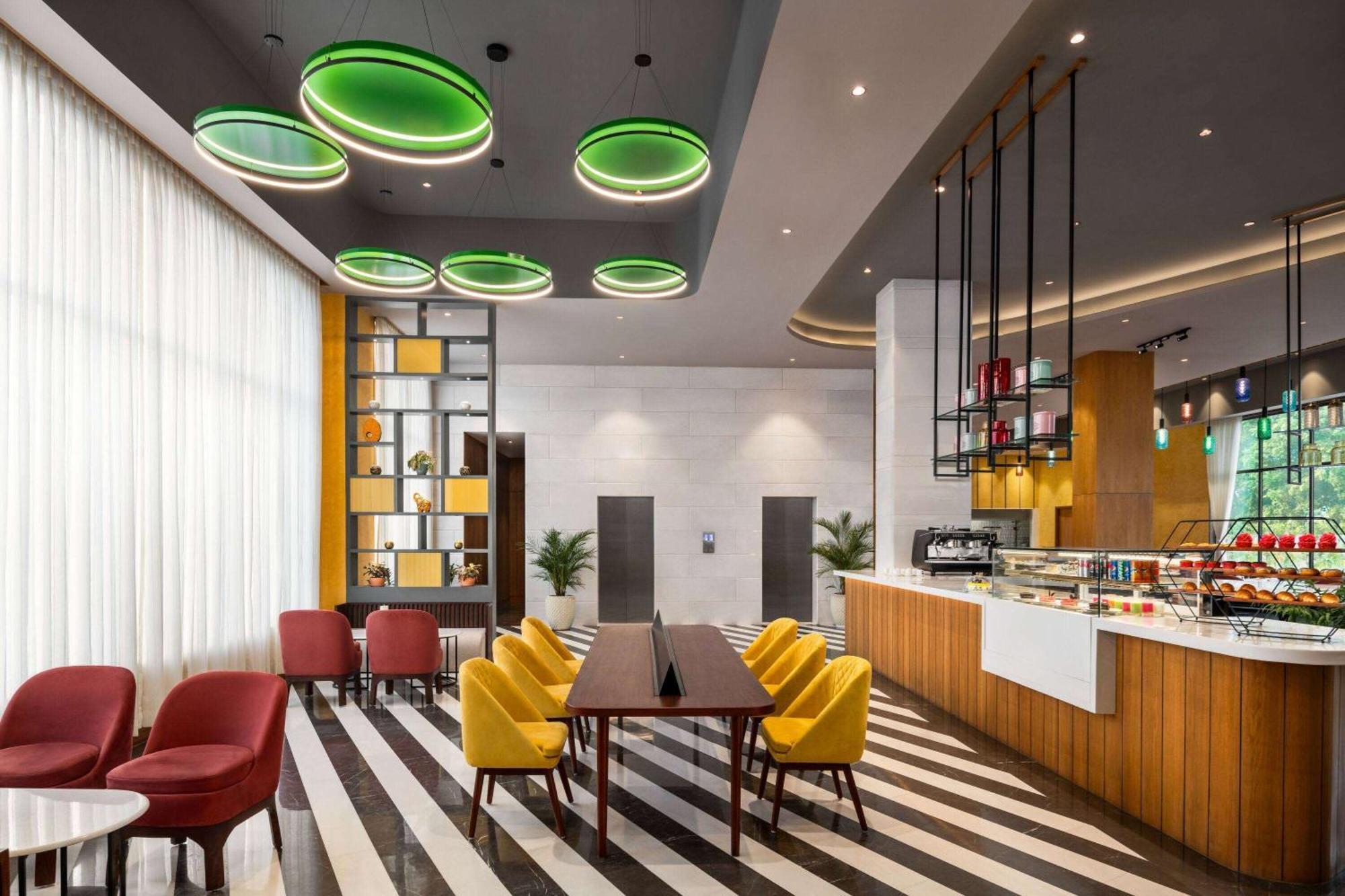 Ramada Encore By Wyndham Amritsar Airport Esterno foto
