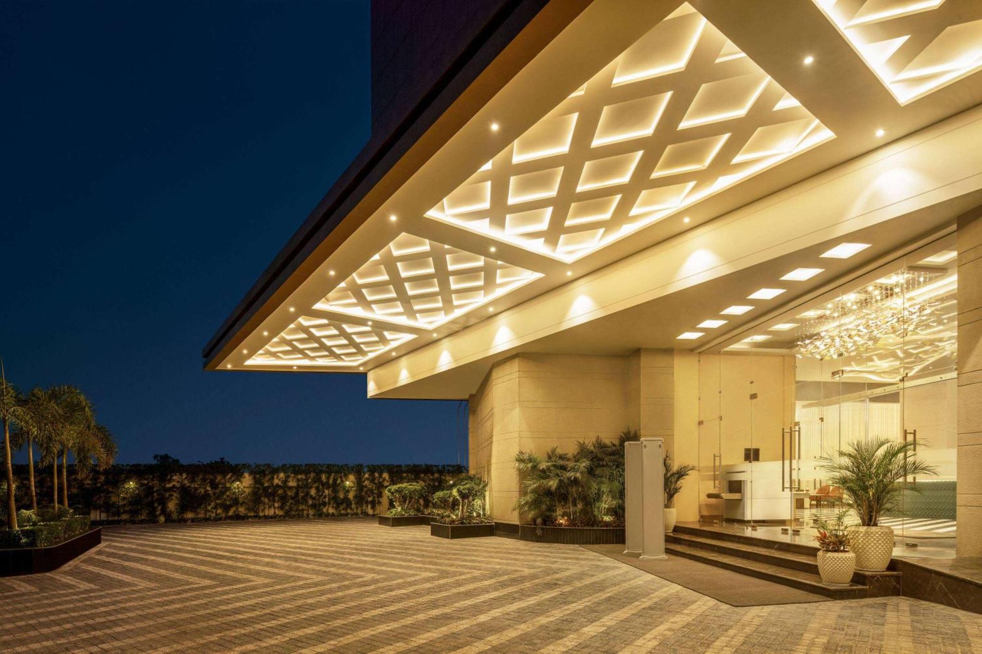 Ramada Encore By Wyndham Amritsar Airport Esterno foto